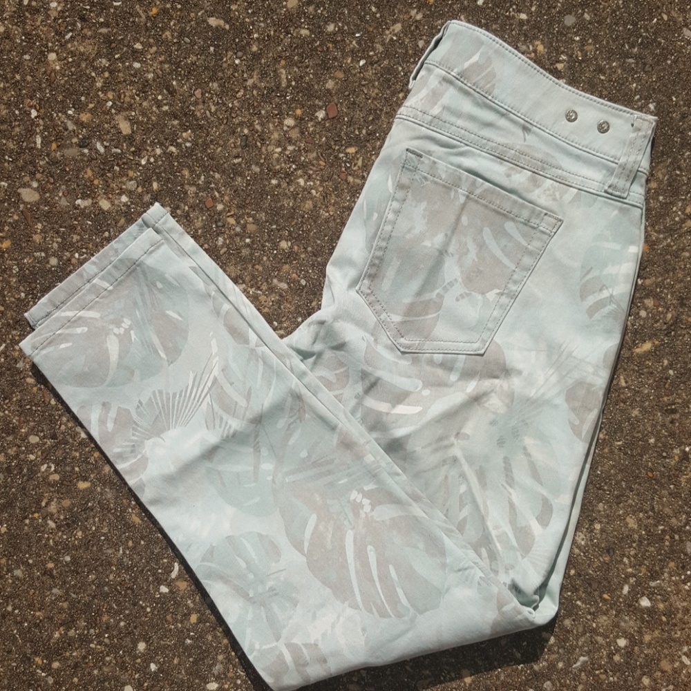CAbi Paradise Cropped Super Skinny Jean 4